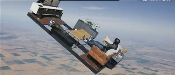NVIDIA疯狂广告：3000米高空自由落体玩游戏